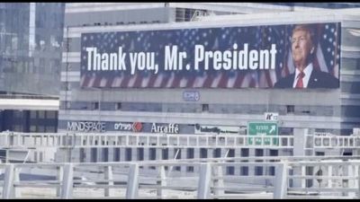 A Tel Aviv un cartellone dedicato a Trump: Grazie, Signor Presidente