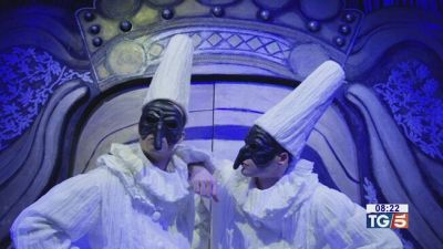 Carnevale spettacolo Venezia presa d'assalto