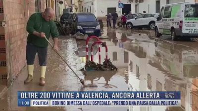 Breaking News delle 11.00 | Oltre 200 vittime a Valencia, ancora allerta
