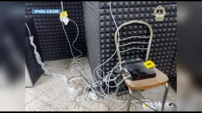 Scoperta a Napoli centrale delle truffe agli anziani
