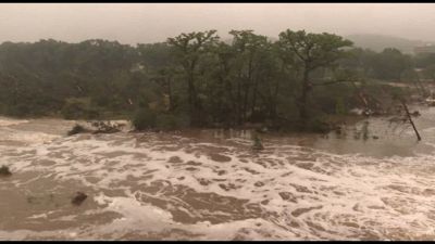 Almeno 24 morti in Texas per inondazioni, il fiume Guadalupe in piena