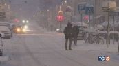 Neve e venti gelidi mare in tempesta