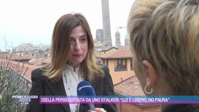Isella perseguitata da uno stalker: "Lui è libero, ho paura"