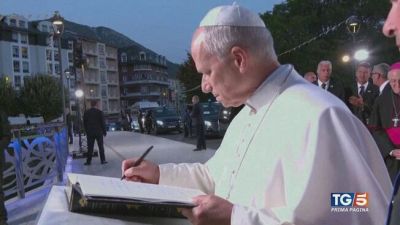 Folla oceanica per Papa Leone