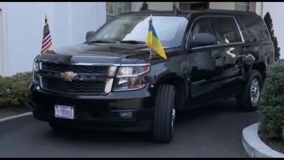 Urla alla Casa Bianca, Trump: Zelensky torni se pronto per la pace