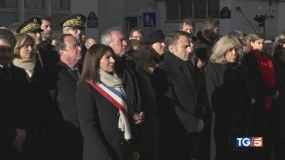 "Charlie Hebdo", la guardia resta alta