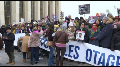 Parigi, manifestazione per gli ostaggi delle "Madri della Speranza"