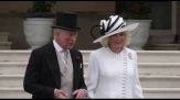 Re Carlo III offre un ricevimento in giardino a Buckingham Palace