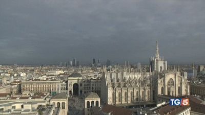 Tra favori e consulenze su Sala politica divisa