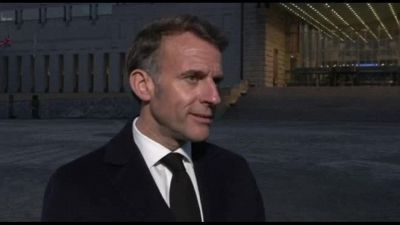 Nato, Macron accusa Trump di incoerenza: "Meglio stare in silenzio"