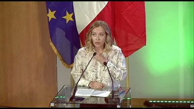 Meloni a Bagnoli: visto i manifestanti, loro slogan da centri sociali