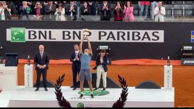 Internazionali, trionfa Zverev e scherza: "My name is Jannik"