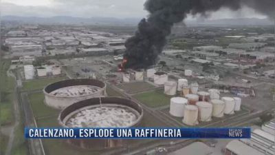 Breaking News delle 21.30 | Calenzano, esplode una raffineria