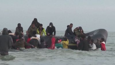 Migranti, continua il crollo degli sbarchi, l'impennata di rimpatri