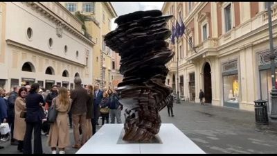 Tony Cragg invade le piazze di Roma con le sue sculture monumentali