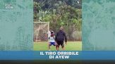Jordan Ayew gioca una partitella all'oratorio in Ghana ma il tiro è horror