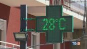 Caldo, tutti al mare. Stretta per i turisti