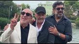 Venezia, arriva il cast di "Dio ride", Favino tra selfie e foto
