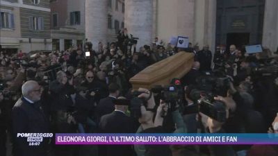 Eleonora Giorgi, l'ultimo saluto: l'abbraccio di amici e fan