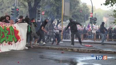 Violenze da infiltrati "Solidarietà a agenti"
