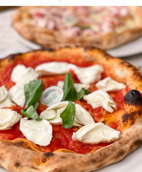 Pizzeria Napule E' pizza napoletana