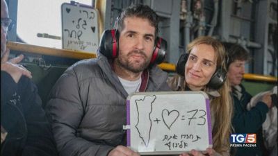 Liberi altri 3 ostaggi, show dei terroristi