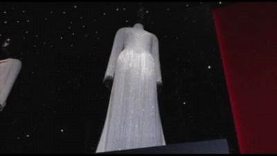 Parigi, gli abiti della cerimonia d'apertura in mostra da Dior