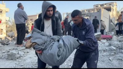 Fra le macerie del raid israeliano a Nuseirat, anche bambini fra i morti