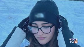 Morta sul catamarano "Non aveva contratto"