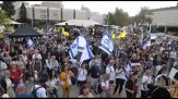 Folla a Tel Aviv esulta per liberazione ostaggio israelo-americano
