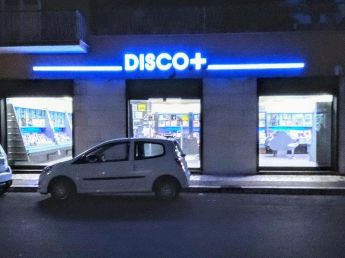 Il negozio by night