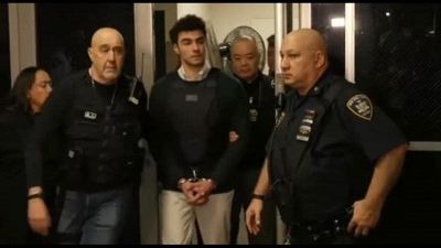 Usa, chiesta pena di morte per Mangione: "Assassinio a sangue freddo"