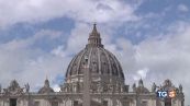 I fedeli a San Pietro, attesa per la fumata