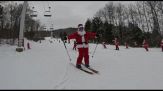 Sciata benefica con centinaia di Babbi Natale sulle piste del Maine