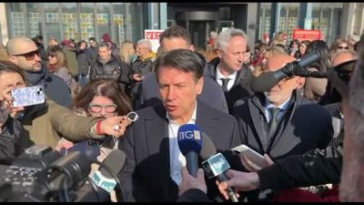 Governo, Conte (M5s): Meloni senza onore, venga in Parlamento