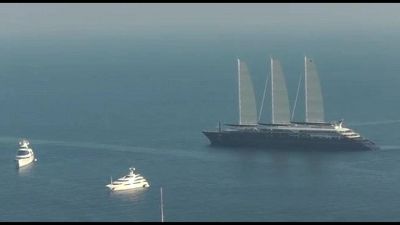 A Capri i 220 metri del più grande yacht a vela del mondo