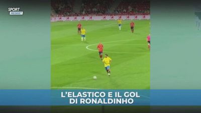 Il tempo non sembra mai passare per Ronaldinho: tutti a lezione di elastico