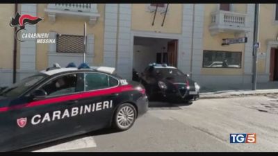 Litiga con l'avvocato, lo sfregia con l'acido