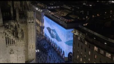 Msc Crociere porta il mare sulla facciata della Rinascente di Milano