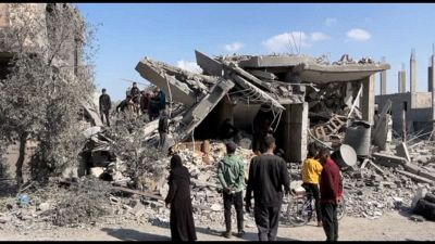 A Gaza fra le macerie dopo raid israeliano: "Non ci sono medici"