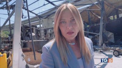 Meloni: "Violenza organizzata, non indietreggiamo!"