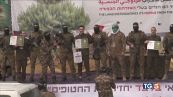 Hamas, gli ostaggi costretti a sorridere