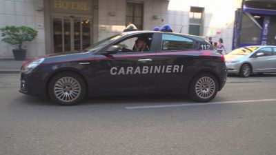 Uccise ragazza, in permesso accoltella un collega in albergo