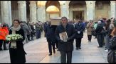 Crans-Montana, a Milano grande folla ai funerali di Achille Barosi