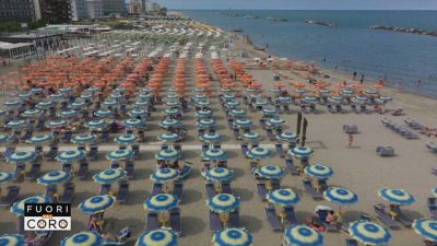 Ricchi e poveri: la paga del bagnino? Un euro l'ora