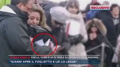 Trevignano, Gisella Cardia legge su un foglio passato da Gianni