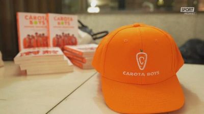 I Carota Boys festeggiano la vittoria di Sinner