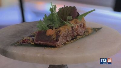 Tonno saltato in padella con crosticine di sesamo