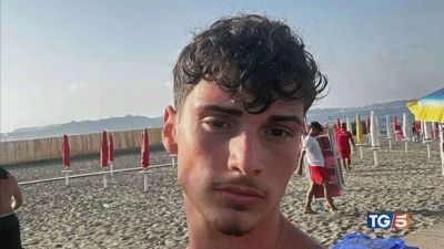 Lacrime e rabbia "Santo è con noi"