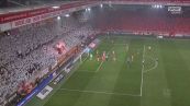 Fuochi d'artificio in tutto lo stadio: sospesa la gara con l'Eintracht